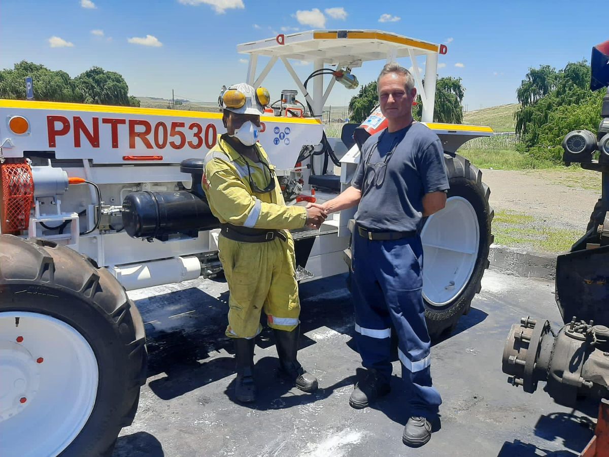 Peneul Nathi operator and technician shaking hands at unit PNTR 0530